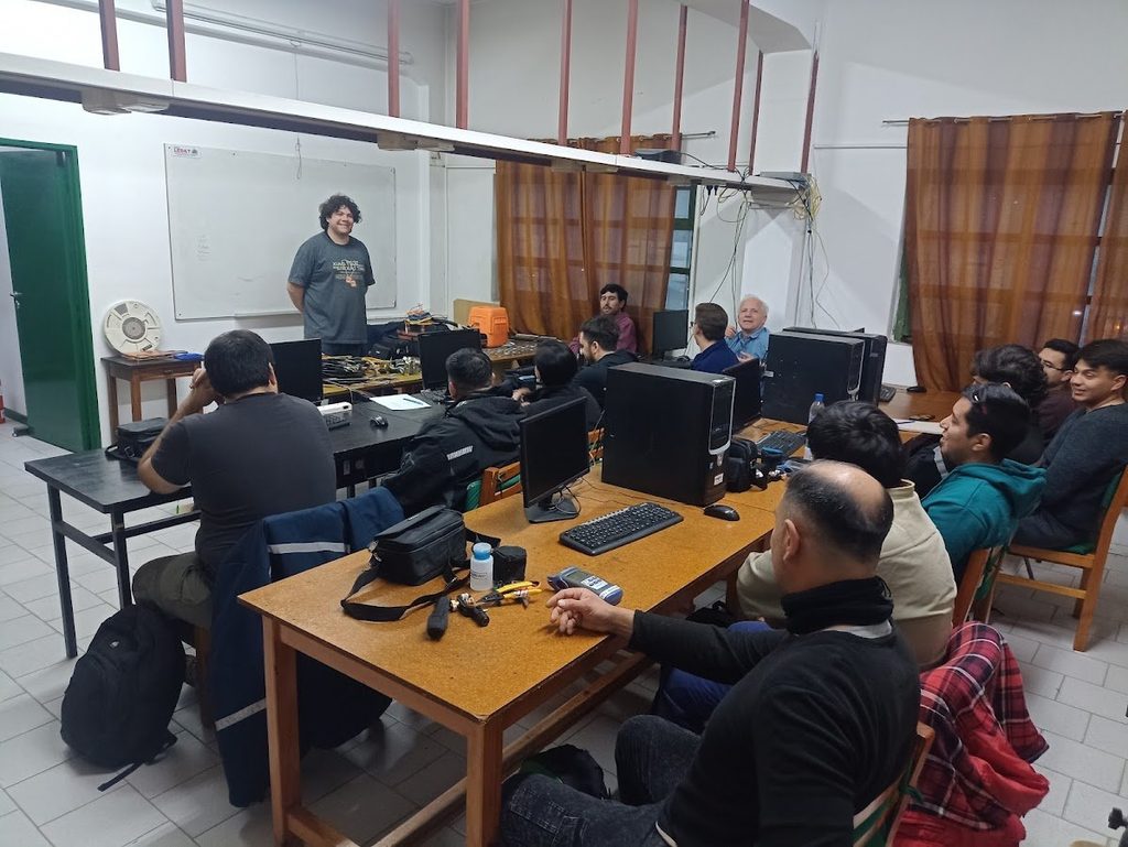 Curso de fibra óptica en el LED&T